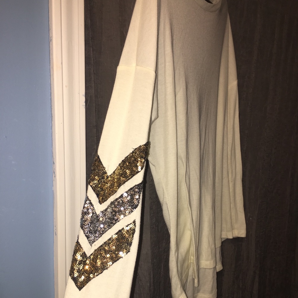 Long sleeved top
